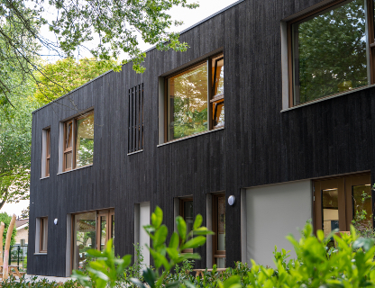 Houten afwerking gevel