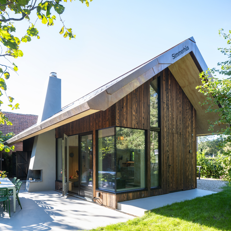 Houten afwerking gevel