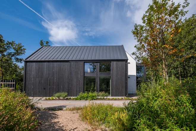 Schuurwoning zwart hout