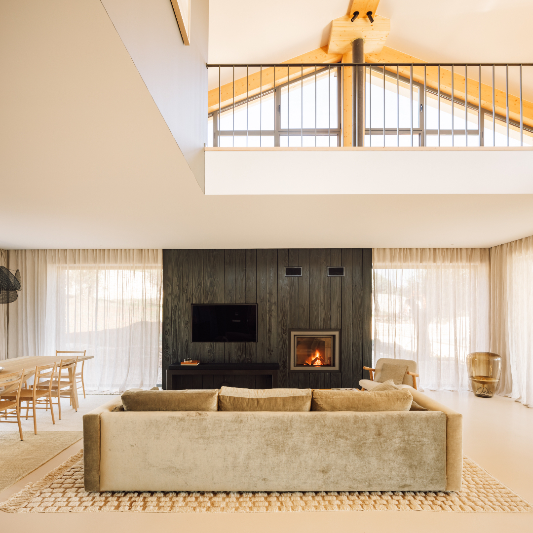 Panneau mural en bois noir